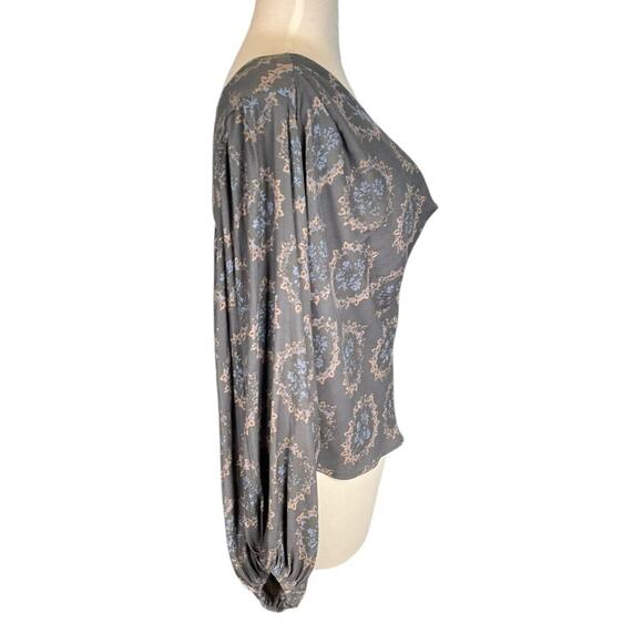 Free People Cowling Around Printed Top Drap Neck Peasant Style Size Small Gray - Picture 5 of 12
